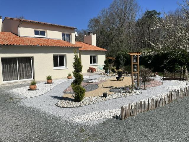 Maison Sous Les Chenes Le Guâ 外观 照片